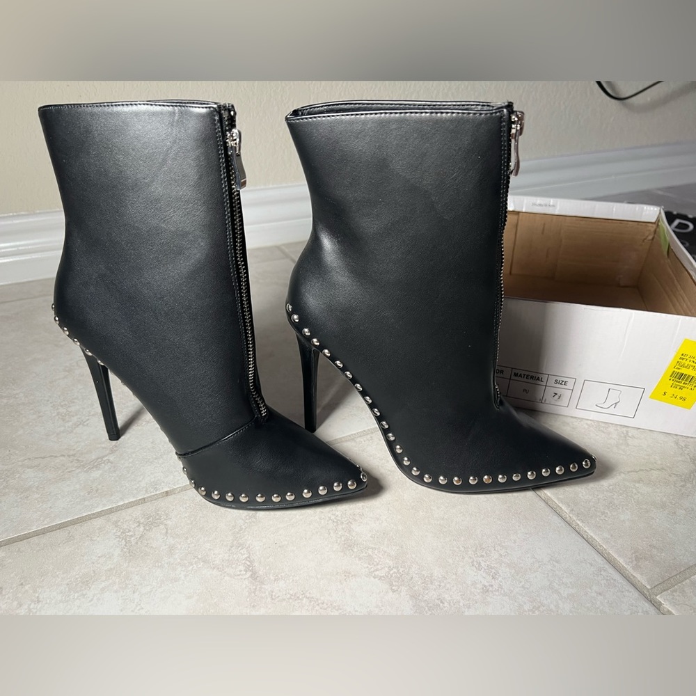 Wild Diva black boots size 7 1/2